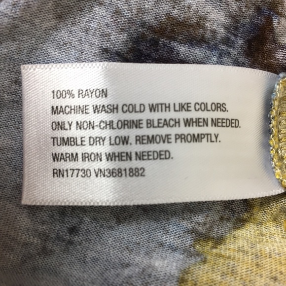 Mossimo Multi Color Top Size L 💸 BUNDLE AND SAVE: Bundle 3 $10 items for $15 - Picture 6 of 6